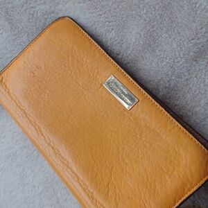 Henri Bendel  leather  wallet